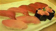 今日のランチは、「築地日本海」まぐろづし　1,000円