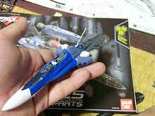 青い機体の不連続な胴？！