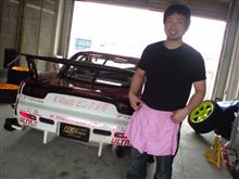 オートポリスのピットにて