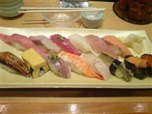 食べ歩きでも回ってません？