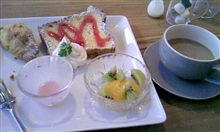カフェでケーキプレート食べて来ました