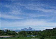 青い空。白い雲。