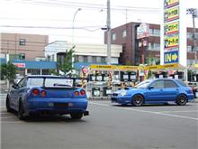 青い車の競演！？