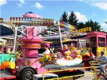 村の移動遊園地（キルメス）