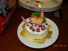 ハッピーバースデー(*^▽^)/★まずはケーキじゃ!!