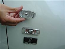 トヨタ車に日産車の　サイドウィンカー