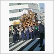 お祭り騒ぎです