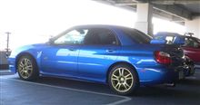 純正ホイルで見た目はSTI