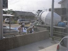 お外が賑やかです。