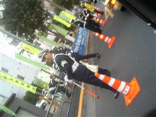 こんなに警官必要？（東京 三鷹）