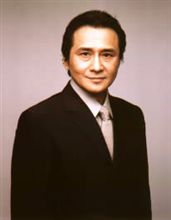 流れるようなラインには役者魂が宿る？