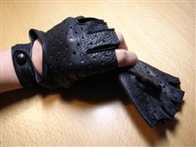 ドライビンググローブ。