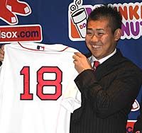 松坂、レッドソックス入団発表…背番号「１８」 