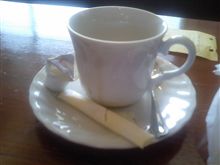 缶コーヒーと店のコーヒー