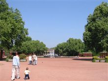 今日は公園でソフトボールの練習。