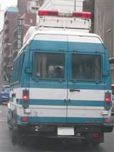 警察車両もMERCEDES-BENTZ　なんだぁ．．．