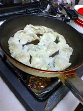今夜は手作り餃子v(=∩_∩=) ブイブイ!!