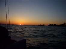 横浜沖の夜明け