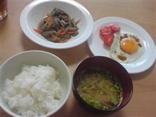 オハッス！(☆o☆)金曜日ですo(^-^)o萌えるゴミ出しの日ですよ～♪(●^o^●)