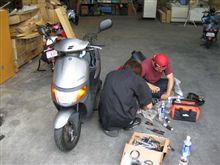 SUZUKI　レッツ修復作業開始！