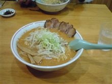 休日出勤なので昼はこれ。