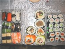 今日は朝からお寿司。