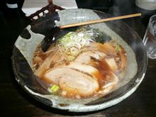 挙動不審な店員