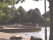 公園をブラブラ。