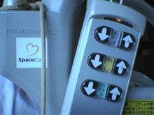 初め４本足、次２本足、最後は…