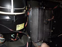 熱がこもるグローブボックス内部の排熱