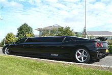 見よ！これが本当のイタ車だよ。８人乗りのフェラーリ