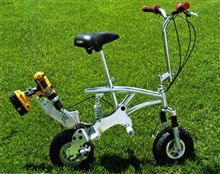 最高時速24km、電気ドリルで駆動するカスタムバイク登場 最高時速24km、電気ドリルで駆動するカスタムバイク登場