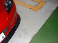 某駐車場にて