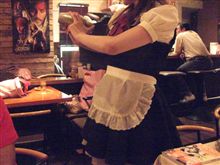 夜は、会社の後輩とメイドバー「GASH」