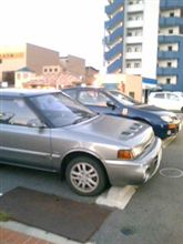 コンビニの駐車場で。