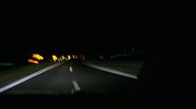 夜の高速道路