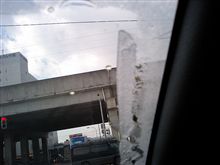 フロントガラスに雪？