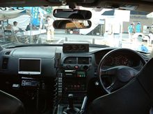 某車内部