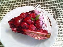 今日のおやつはケーキ