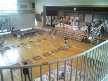 小学校で展覧会！？