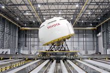 航空機のシュミレーター？　いや、ドライビングシミュレーター