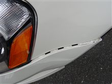 浮いたバンパーの図。