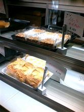 ケーキだけ買いに来た怪しい客…それは俺の事だ！