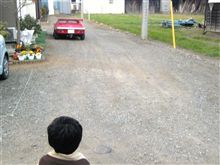 ん？見かけない車が・・。