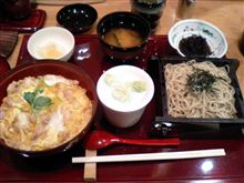 地鶏の親子丼と蕎麦セット