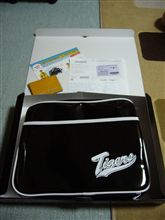 コレ持って(^_-)-☆　阪神タイガースファンクラブ記念品