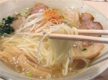 今日のランチは、新宿でラーメン「ひるがお」