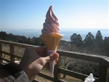 ソフトクリームを食べに。