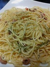 たぶんキノコのスパゲティ。見た目から考えて。