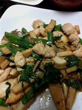 チンジャオロースにしようとしたけど、牛肉高いから笹身で一食。